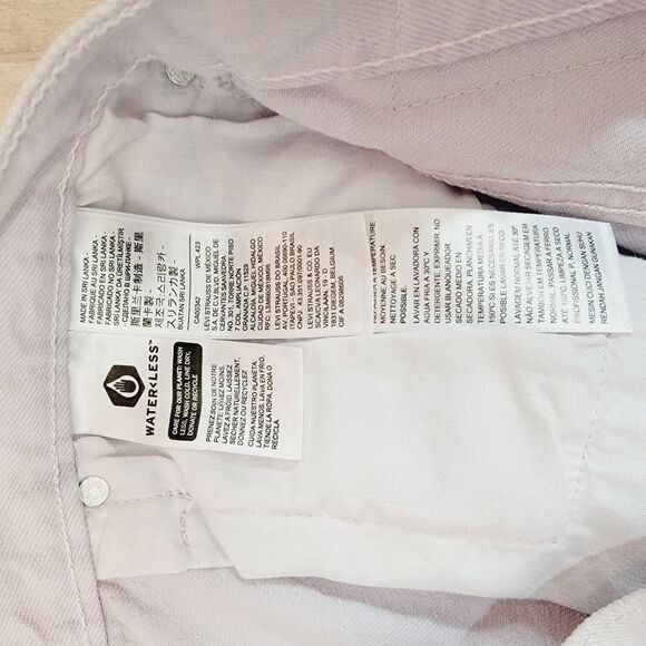 Levi's 501 High Waist HighRise Button Fly  Front Raw Hem Denim Short NWT Size 33 - Picture 11 of 12